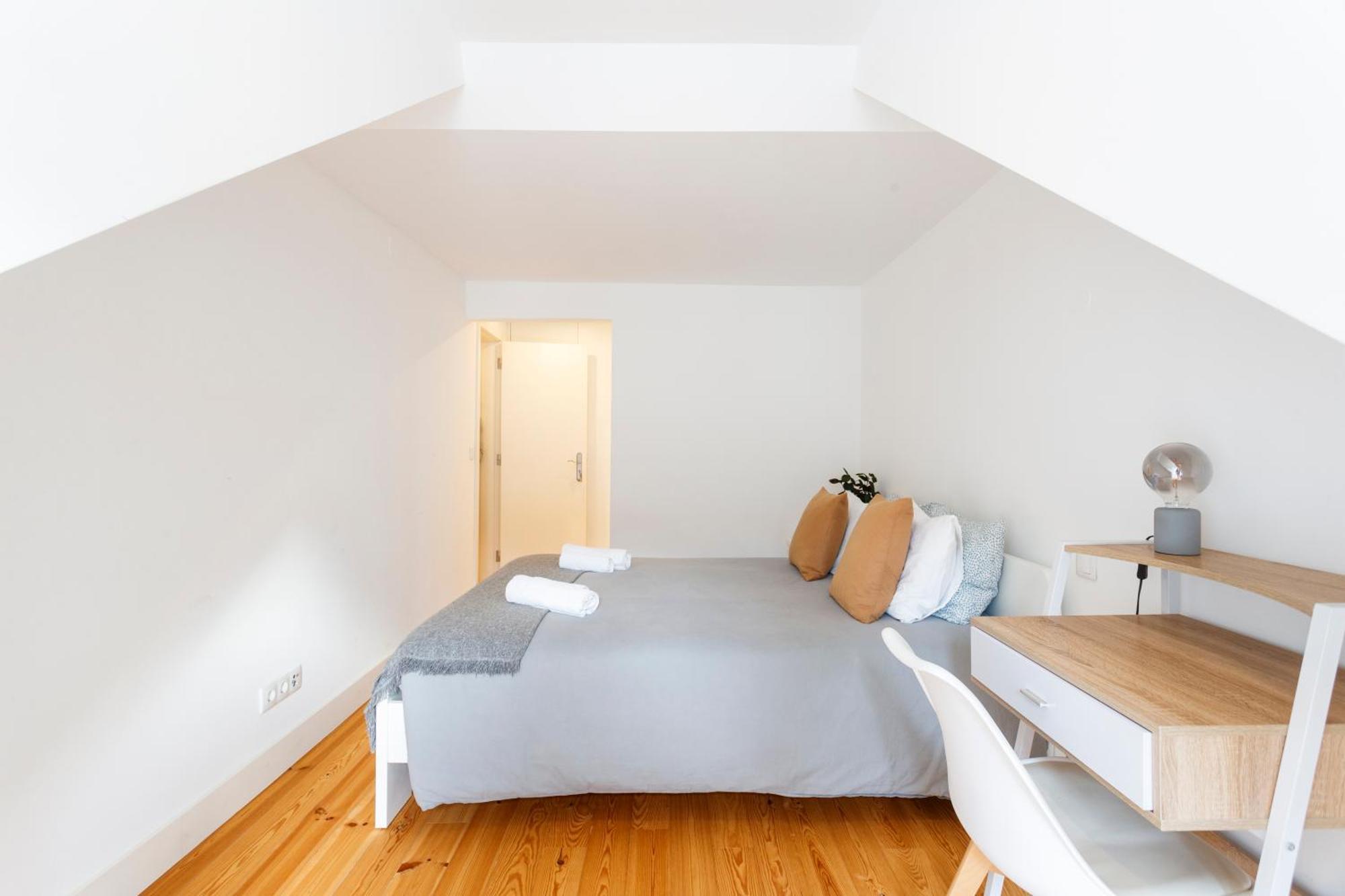 Suite In Cozy Apartment In Chiado In Shared House Lisboa Exterior foto