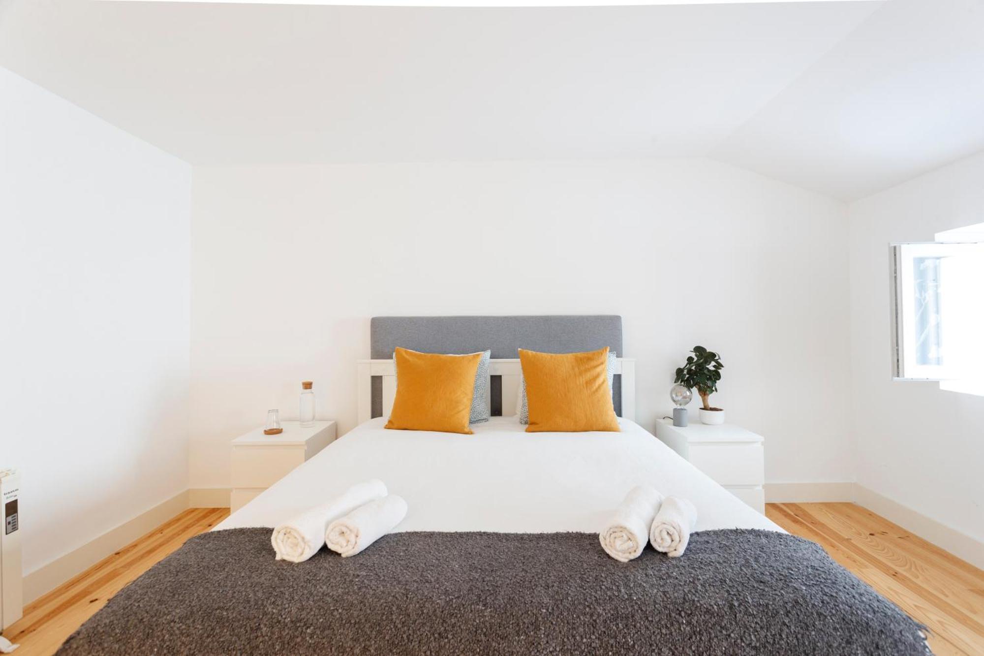 Suite In Cozy Apartment In Chiado In Shared House Lisboa Exterior foto