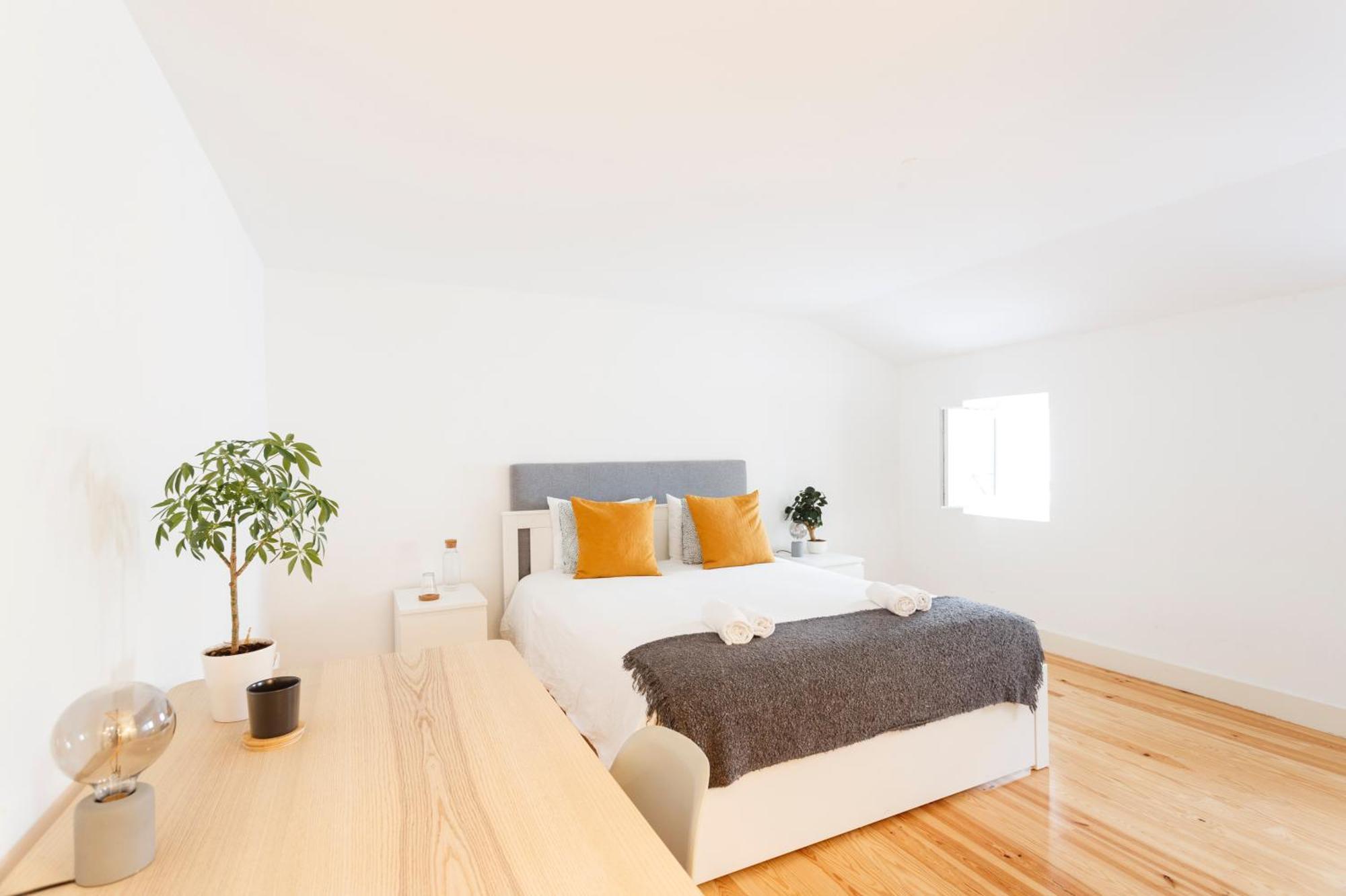Suite In Cozy Apartment In Chiado In Shared House Lisboa Exterior foto