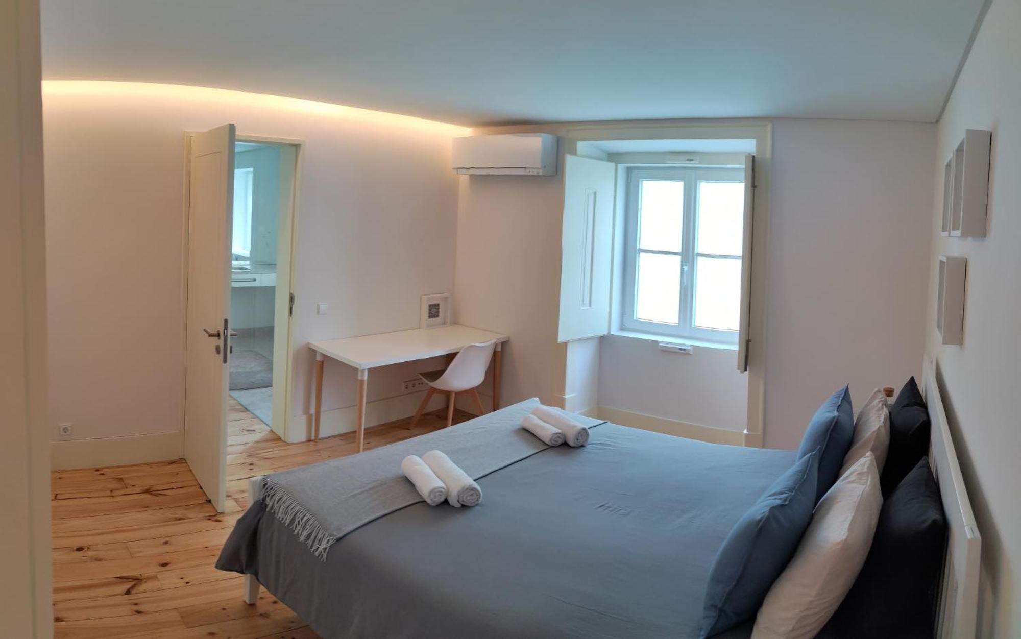 Suite In Cozy Apartment In Chiado In Shared House Lisboa Exterior foto